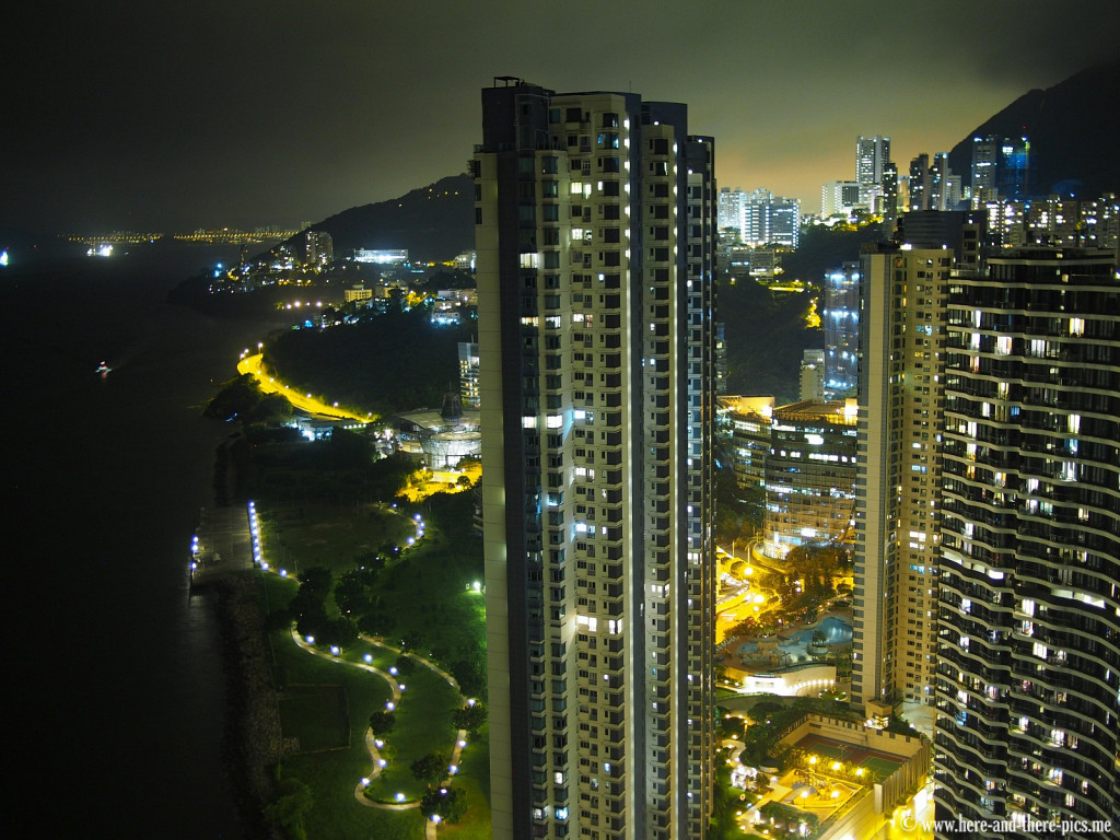 Verticality in Hong Kong by night